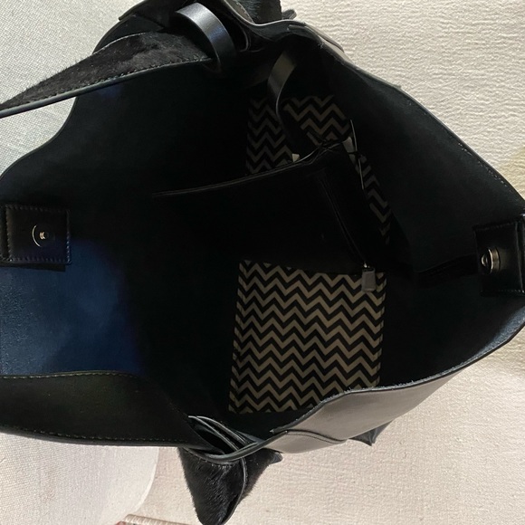 Colman Montreal Black Genuine Leather Shoulder Bag - Picture 6 of 6